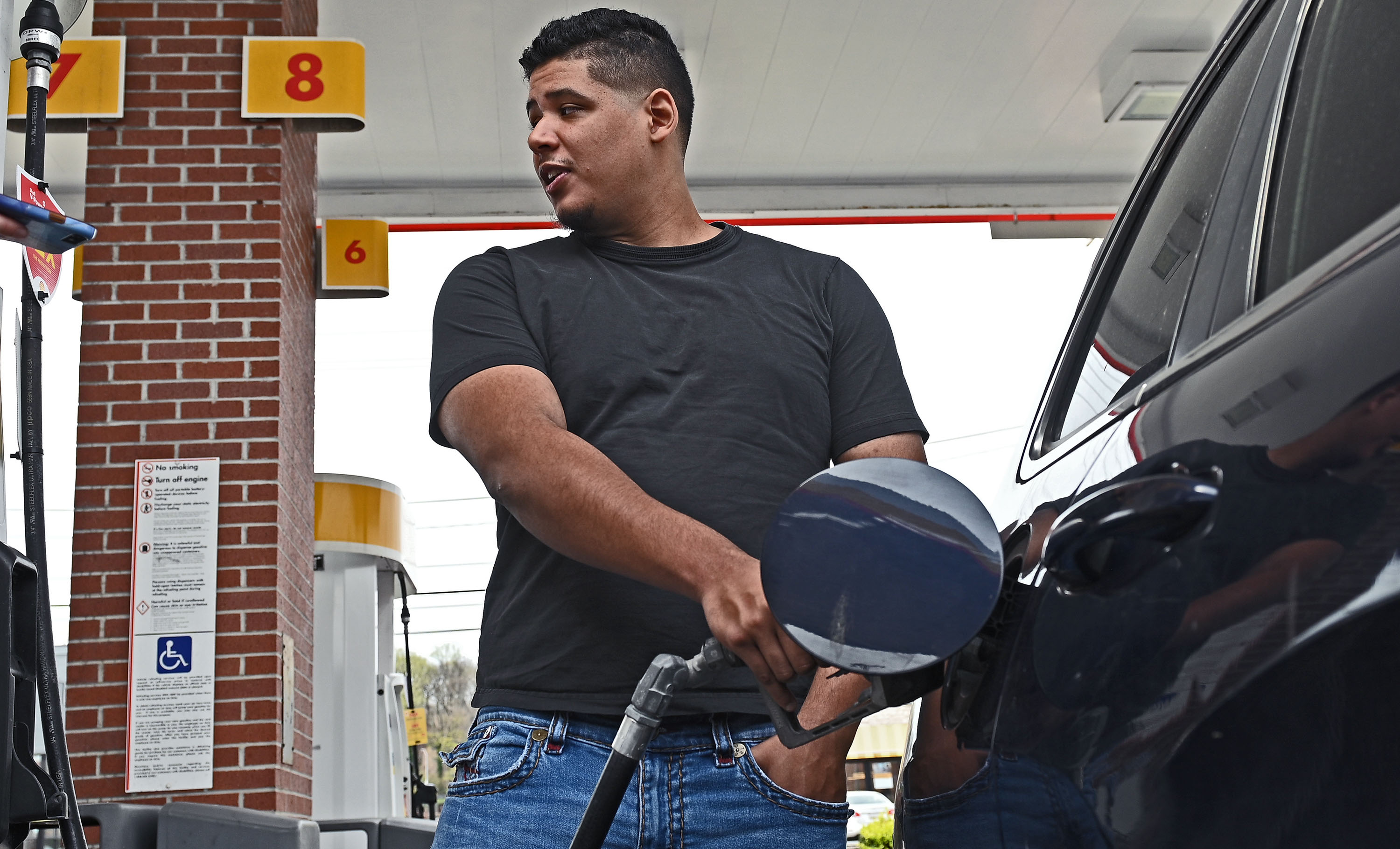 Aaron Hernandez of Queens, New York, fills up his SUV on Wednesday in Towson. Maryland's pump prices are nearly 40 cents below the national average thanks to a statewide gas tax holiday, but it expires a minute before midnight Saturday. Aaron Hernandez of Queens, New York, fills up his SUV on Wednesday in Towson. Maryland's pump prices are nearly 40 cents below the national average thanks to a statewide gas tax holiday, but it expires a minute before midnight Saturday.